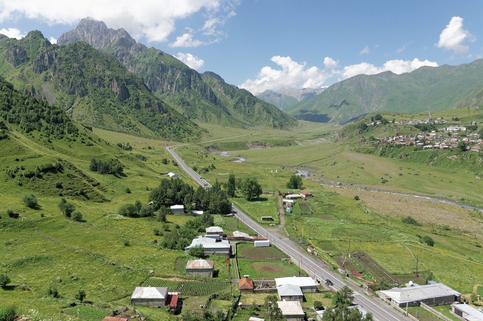 The paved Georgian Military Road at Sioni